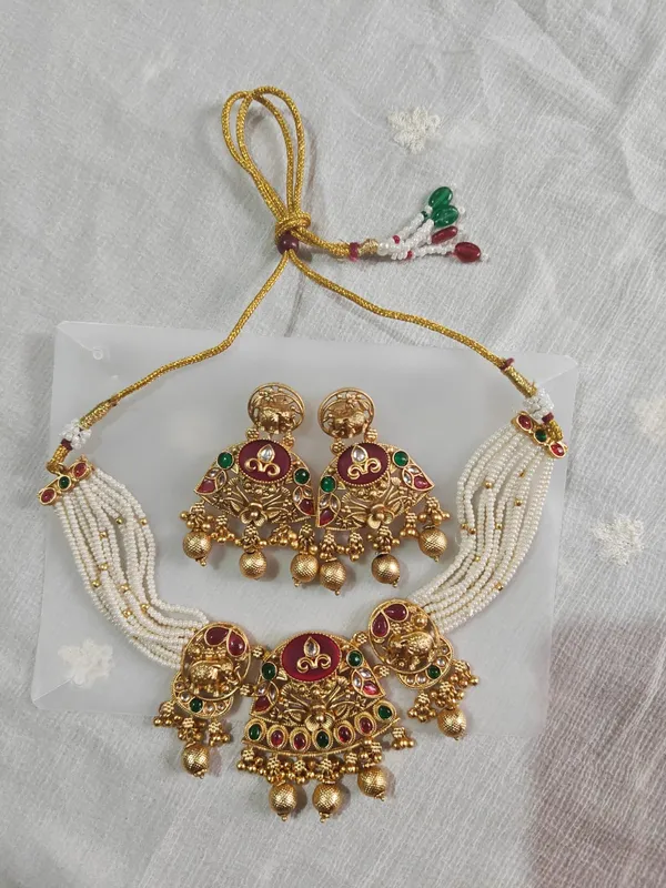 Gold_Tone_Stone_Studded_Necklace_And_Earrings_Set