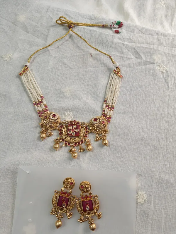 Gold_Tone_Kundan_Style_Necklace_Set_for_Women