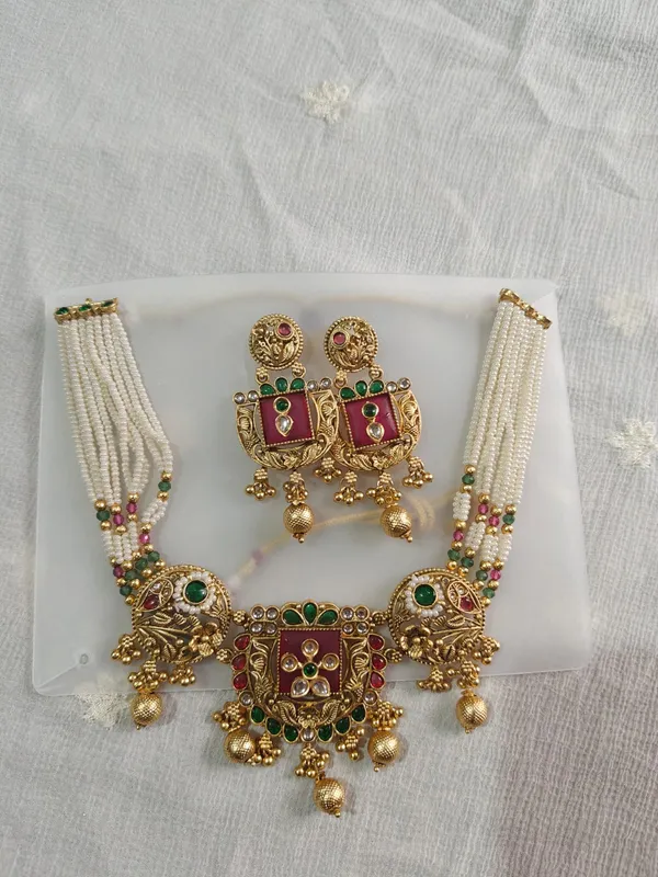 Gold_Tone_Traditional_Necklace_And_Earrings_Set