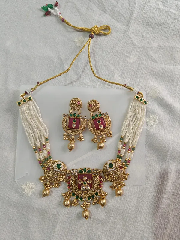 Gold_Tone_Traditional_Necklace_And_Earrings_Set