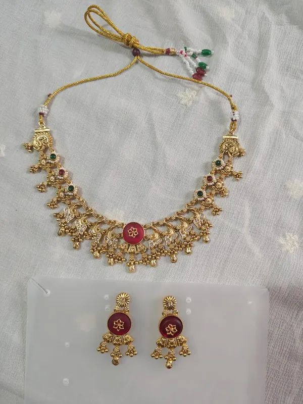 Gold_Tone_Traditional_Necklace_Set_for_Women