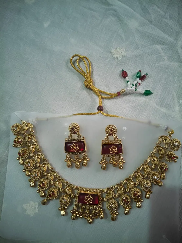 Gold_Tone_Maroon_Stone_Necklace_And_Earrings_Set