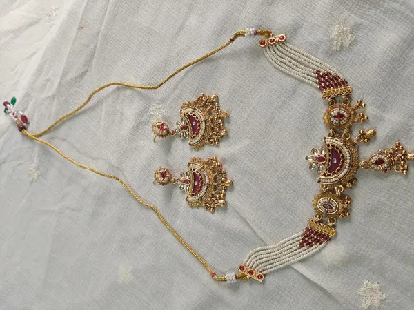 Gold_Tone_Pearl_Embellished_Bajubandh_Set_for_Women