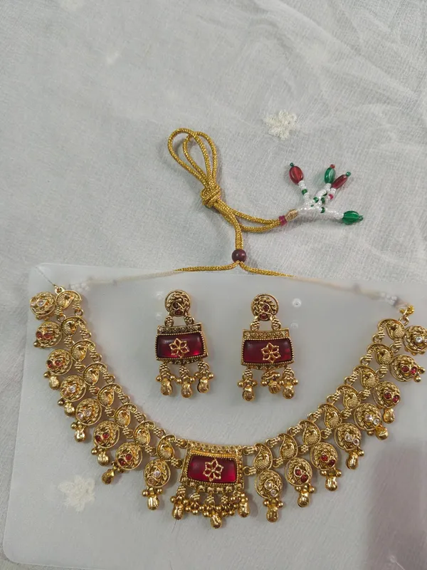 Gold_Tone_Maroon_Stone_Necklace_And_Earrings_Set