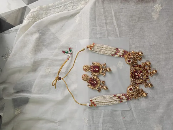 Gold_Tone_Kundan_Style_Necklace_Set_for_Women