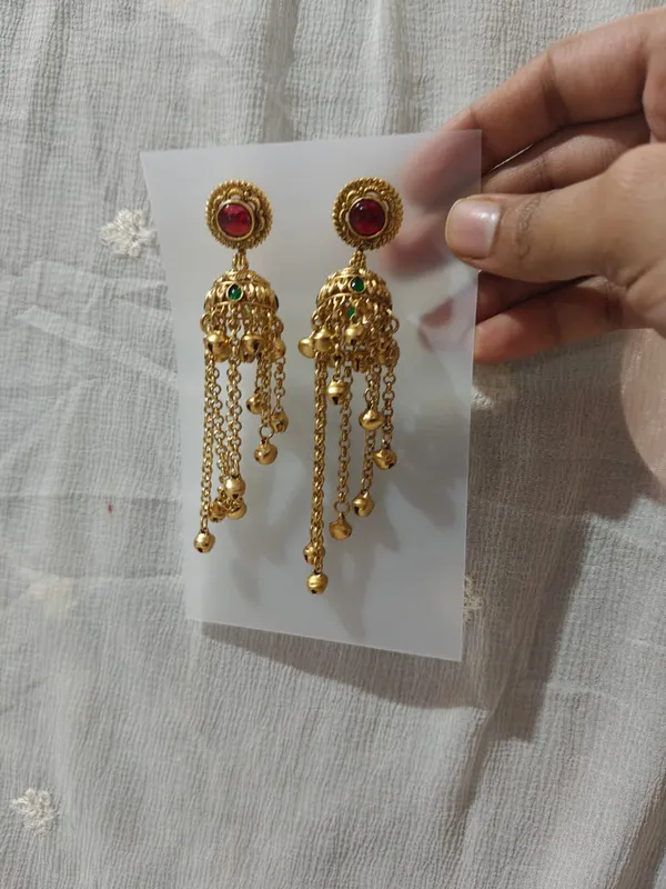 Gold-Toned_Red_Green_Stone_Jhumka_Earrings_for_Women
