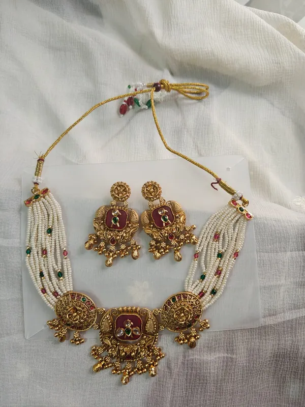 Gold-Tone_Pearl_Traditional_Necklace_Set_for_Women