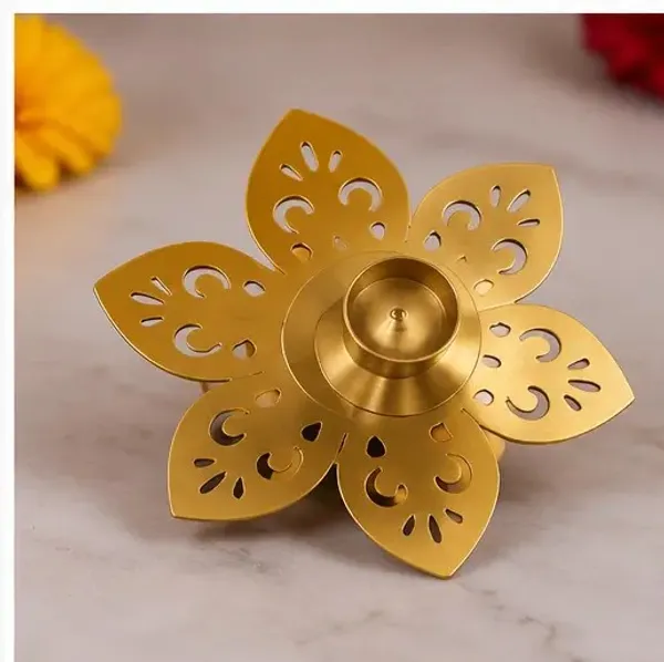 Metal_Festive_Lotus_Pattern_Diya_Lamp