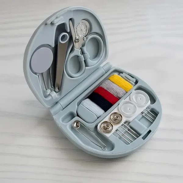 Portable_Sewing_Kit_With_Scissors_And_Threads