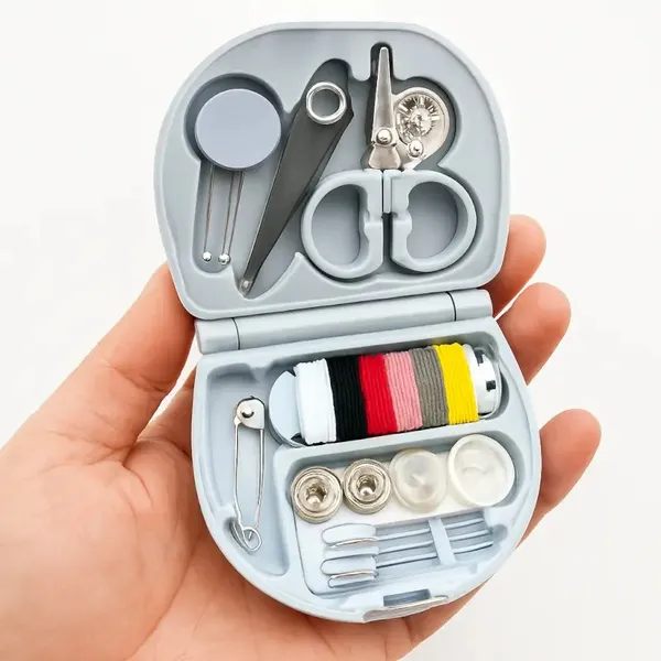Portable_Sewing_Kit_With_Scissors_And_Threads