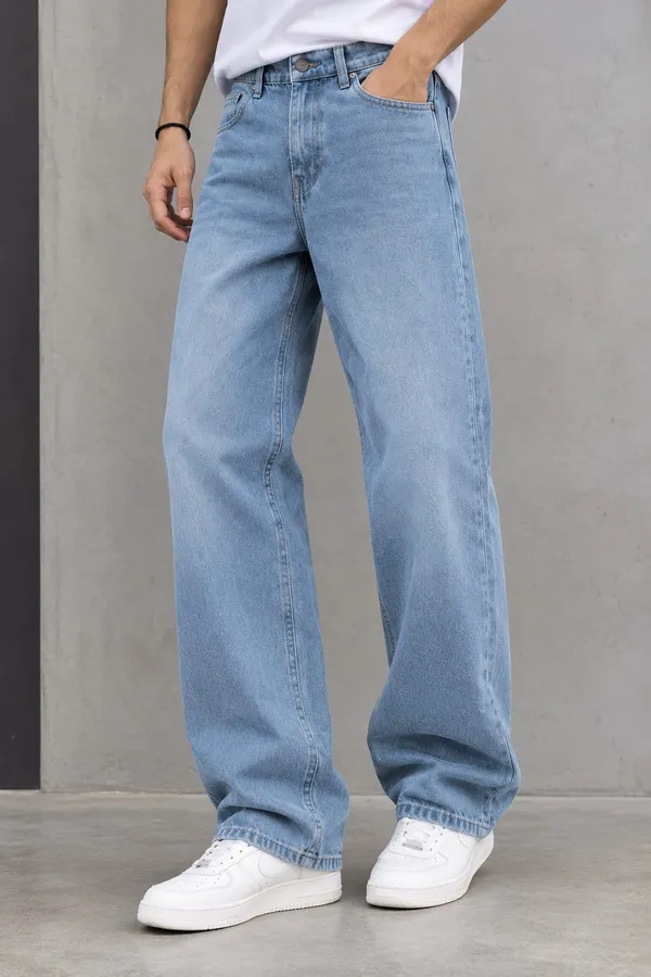 Light_Blue_Denim_Relaxed_Fit_Jeans_For_Men
