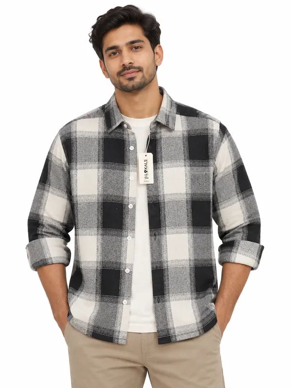 Black_And_White_Plaid_Casual_Shirt_For_Men