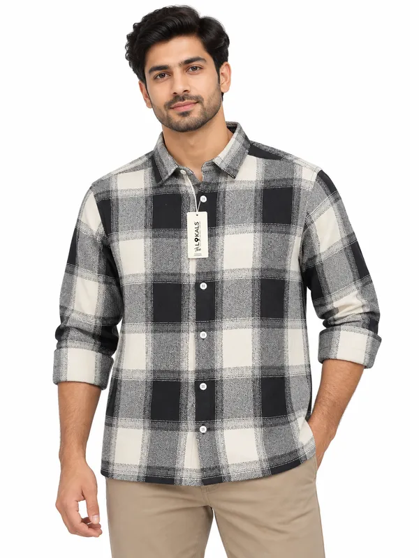 Black_And_White_Plaid_Casual_Shirt_For_Men