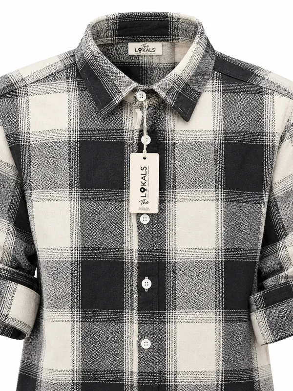 Black_And_White_Plaid_Casual_Shirt_For_Men