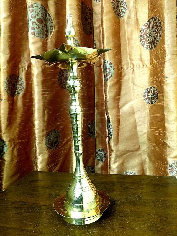 Brass_Traditional_Pair_Standing_Diyas