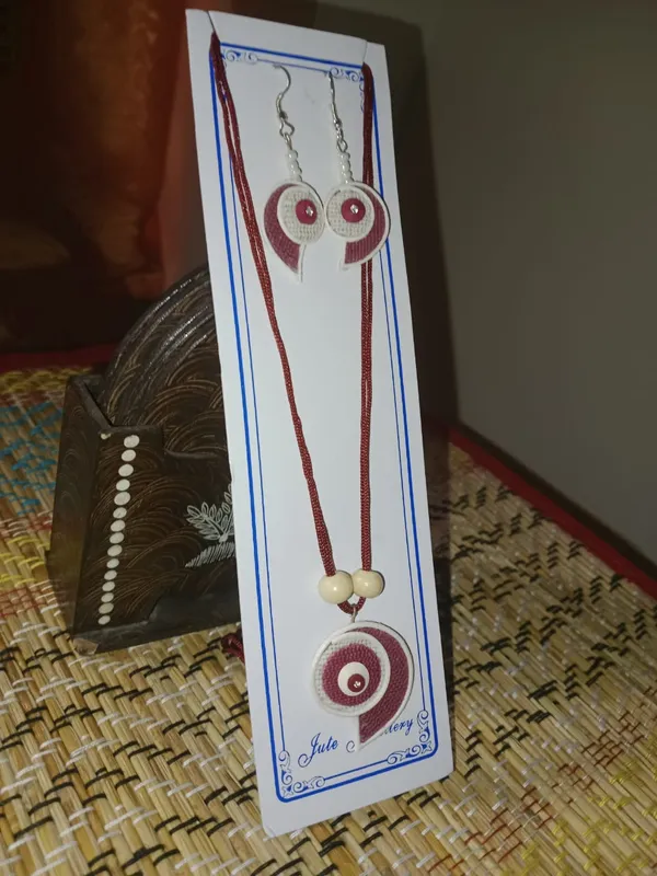 Red_Jute_Necklace_And_Earrings_Set_for_Women