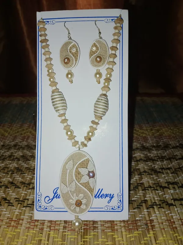Beige_Beaded_Statement_Necklace_Set_for_Women