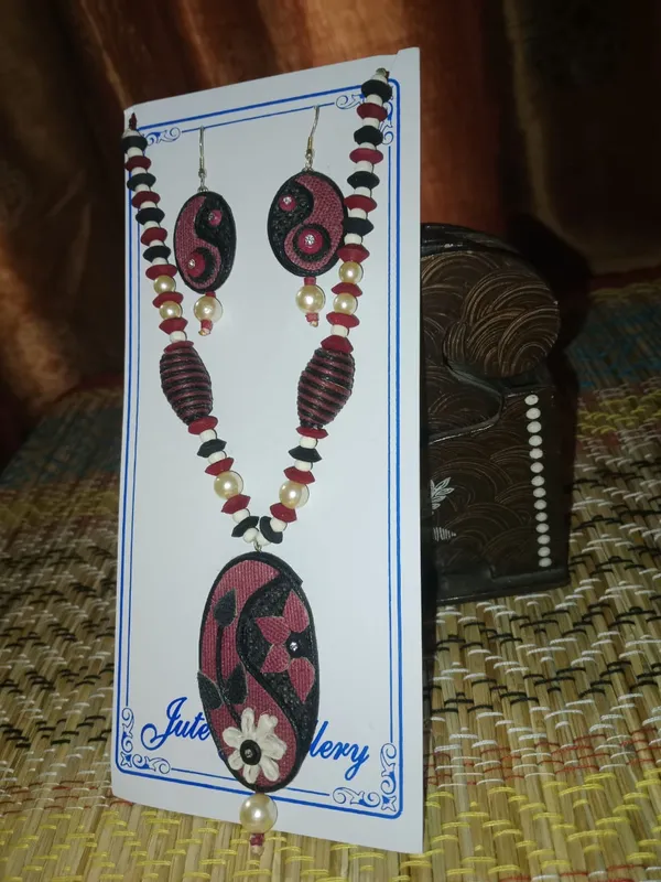 Maroon_Jute_Necklace_And_Earring_Set_for_Women