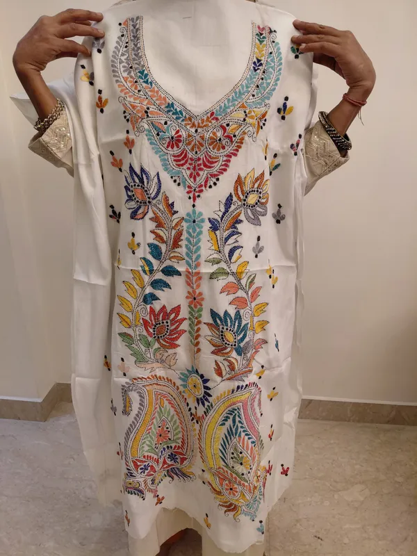White_Embroidered_Straight_Kurta_for_Women