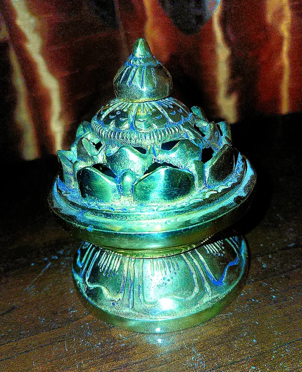 Brass_Traditional_Embossed_Dhoop_Dani