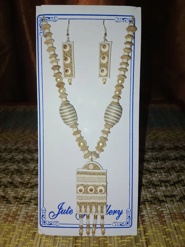 Beige_Jute_Beaded_Necklace_Set_for_Women
