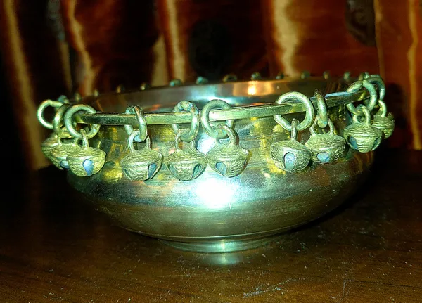Metal_Decorative_Bell_Urli_Bowl