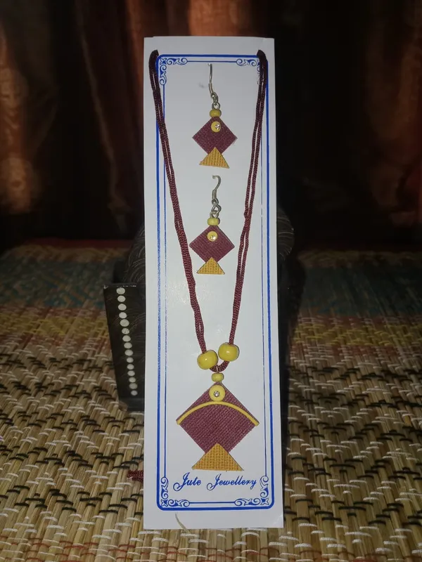 Maroon_Fabric_Geometric_Necklace_And_Earrings_Set_for_Women