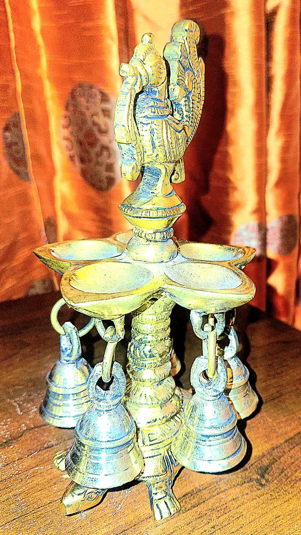 Brass_Traditional_Diya_Stand_With_Hanging_Bells