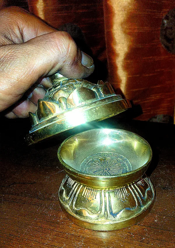 Brass_Traditional_Embossed_Dhoop_Dani