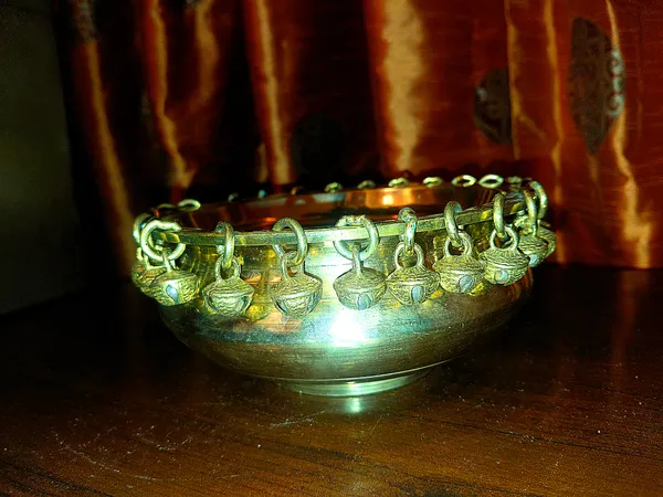 Metal_Decorative_Bell_Urli_Bowl