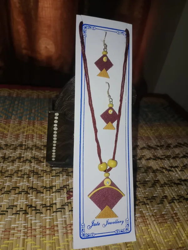 Maroon_Fabric_Geometric_Necklace_And_Earrings_Set_for_Women