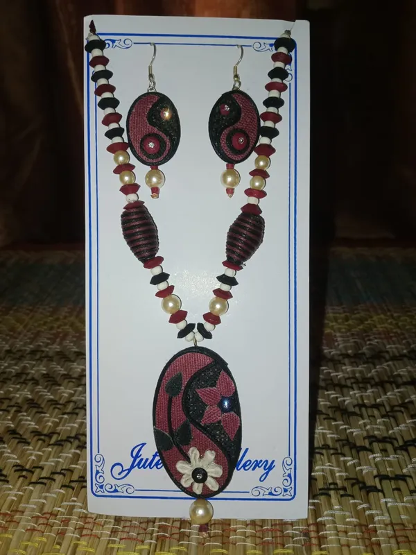 Maroon_Jute_Necklace_And_Earring_Set_for_Women