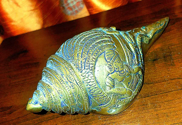 Metallic_Religious_Embossed_Conch_Shell