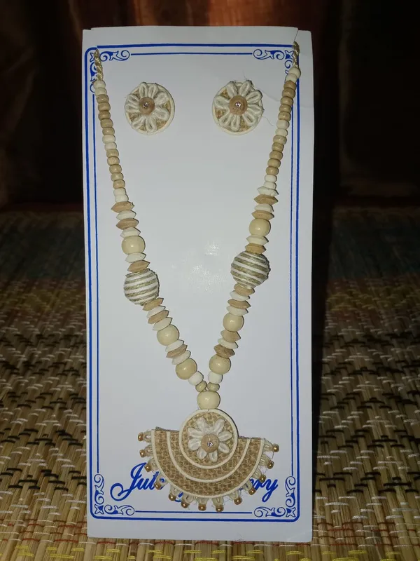 Cream_Beaded_Necklace_And_Earrings_Set_For_Women