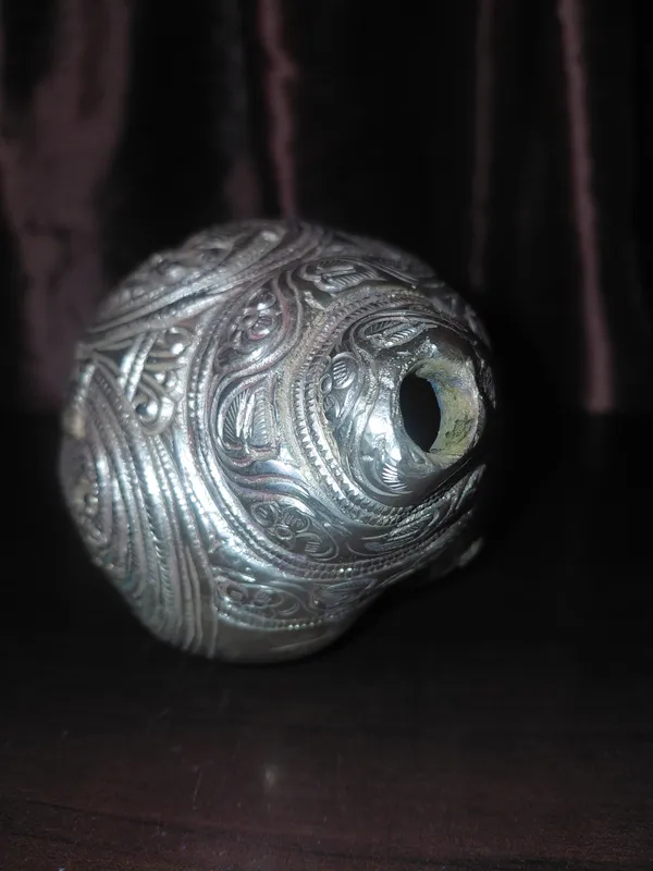 Metallic_Finish_Religious_Engraved_Conch_Shell