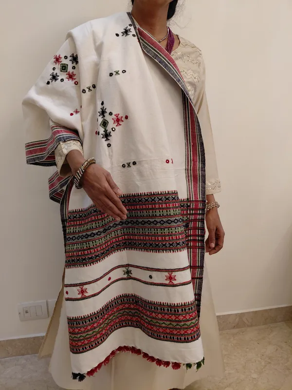 Cream_Traditional_Embroidered_Dupatta_for_Women
