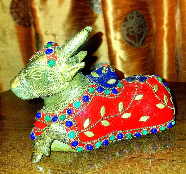 Metal_Traditional_Embellished_Nandi_Bull_Idol