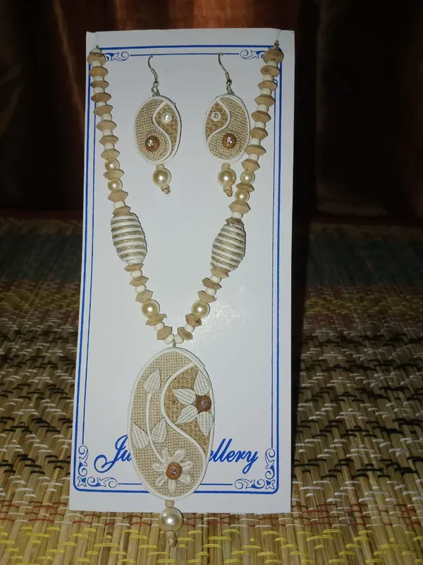 Beige_Beaded_Statement_Necklace_Set_for_Women