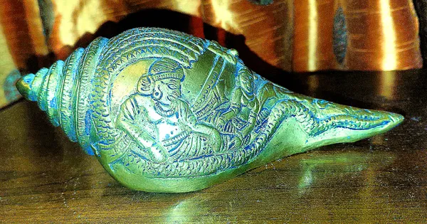 Metallic_Religious_Embossed_Conch_Shell