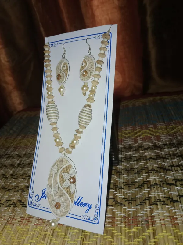 Beige_Beaded_Statement_Necklace_Set_for_Women