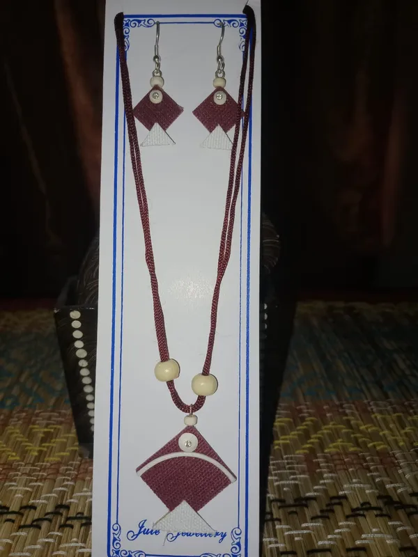 Maroon_Fabric_Necklace_And_Earrings_Set_for_Women