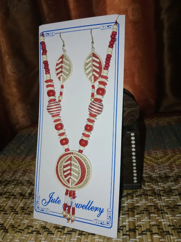 Red_Jute_Beaded_Necklace_Set_for_Women