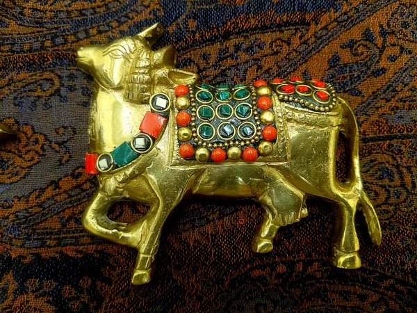 Brass-Finish_Traditional_Embellished_Bull_Figurine