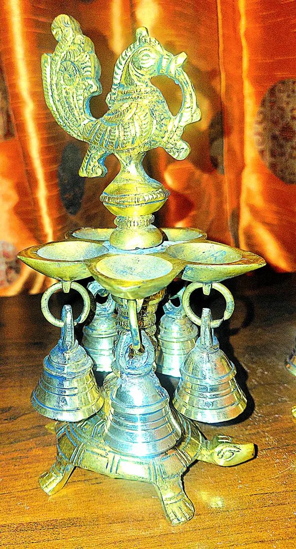 Brass_Traditional_Diya_Stand_With_Hanging_Bells