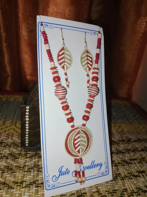 Red_Jute_Beaded_Necklace_Set_for_Women