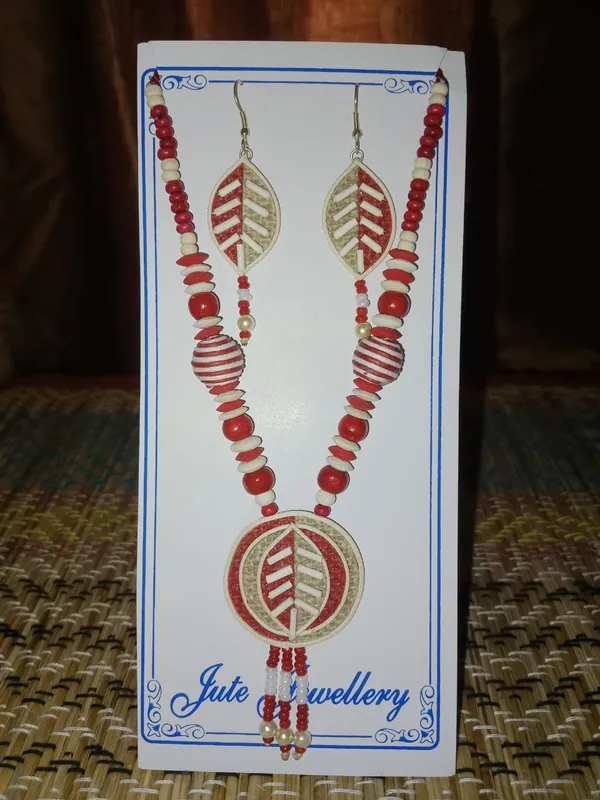 Red_Jute_Beaded_Necklace_Set_for_Women