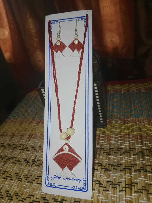 Maroon_Thread_Necklace_And_Earrings_Set_for_Women