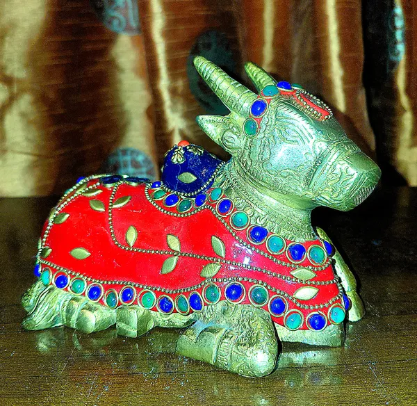 Metal_Traditional_Embellished_Nandi_Bull_Idol