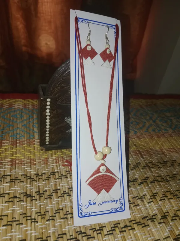 Maroon_Thread_Necklace_And_Earrings_Set_for_Women