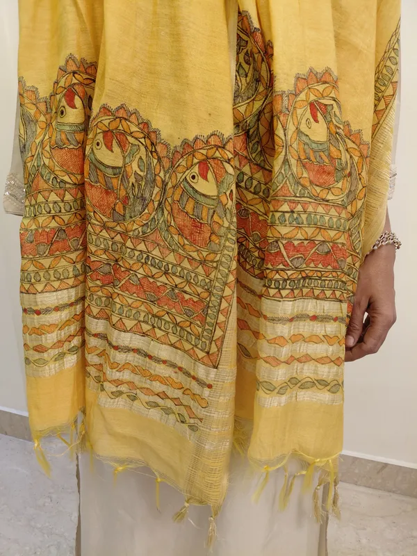 Beige_Cotton_Folk_Print_Saree_for_Women